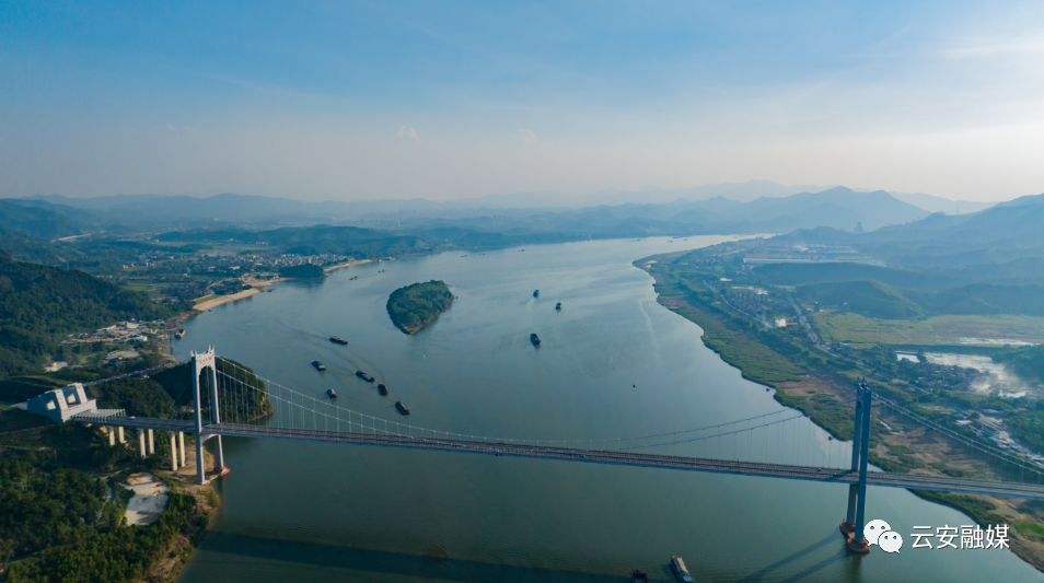 新设的车辆预警疏散系统肇云大桥上的智能安全管家