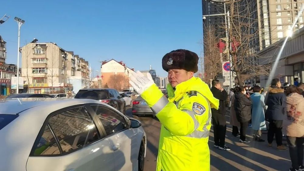 抚顺交警开展"开学第一课"宣讲活动!_腾讯新闻