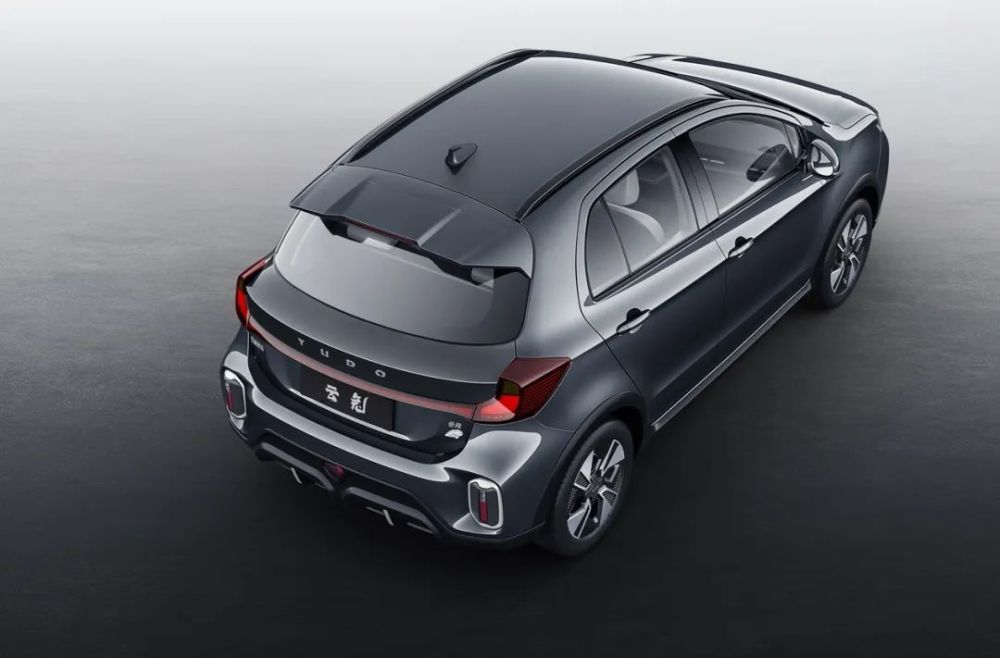 10万不到买顶配城市代步神器这台精品小车的背景有点牛