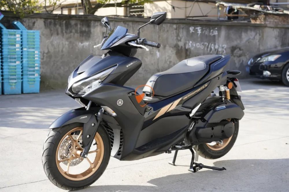 25800元,雅马哈战斗踏板aerosports x 155 静态展示_腾讯新闻