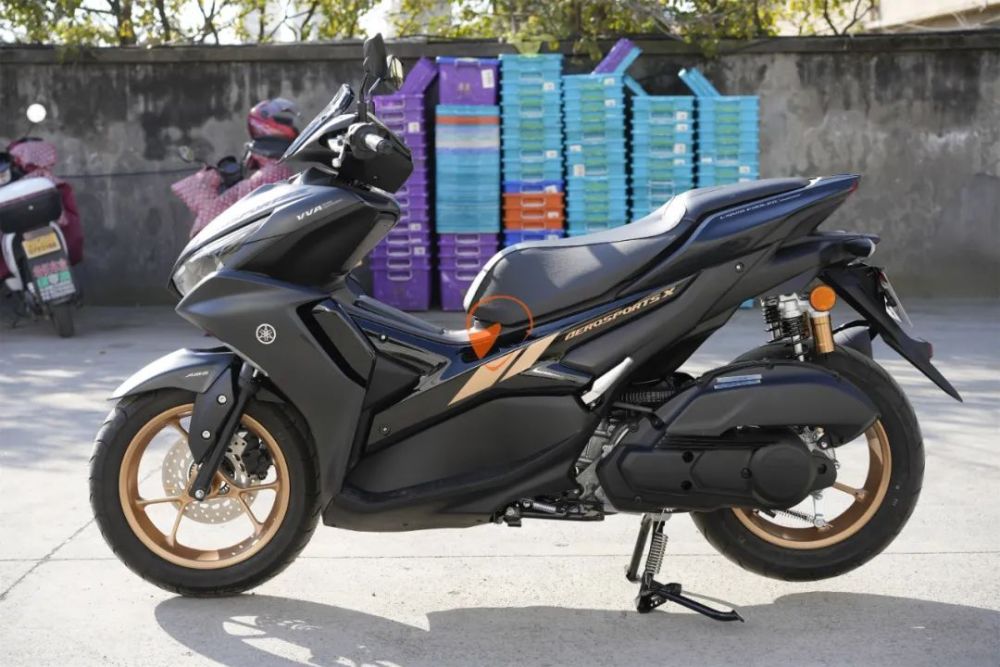 25800元,雅马哈战斗踏板aerosports x 155 静态展示_腾讯新闻