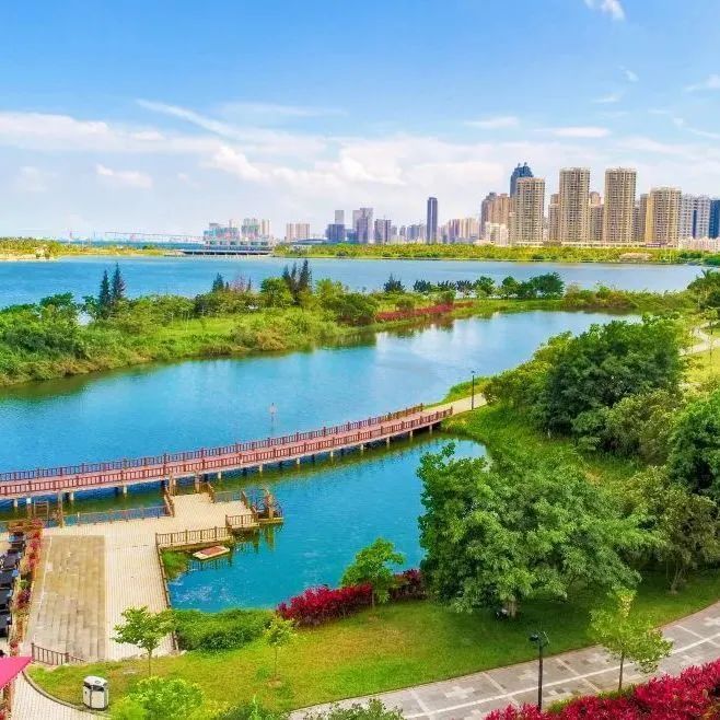 北面为东盛路海田区的东侧,其南面为军民大道滨湖湿地公园位于湛江