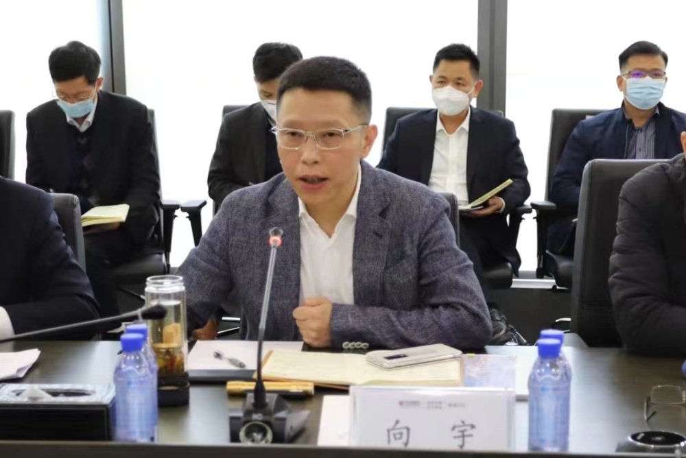 在当时,向宇已经来到了珠海大区任职,这场会议还是由他主持的,会上