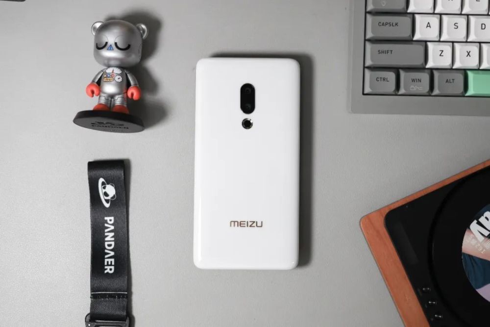 怀旧魅族zero世界第一款全无孔手机可惜无法量产