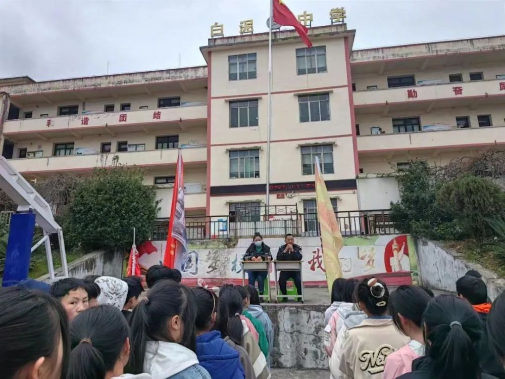 织金县白泥镇:法治宣传进校园 护航成长_腾讯新闻