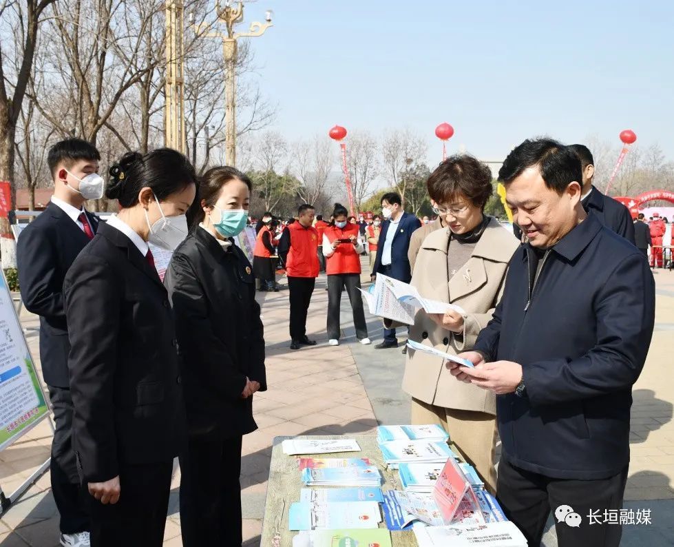 市領導劉金鵬,王國紅,夏鵬遠,侯景方及市人民法院院長都學敏出席活動.