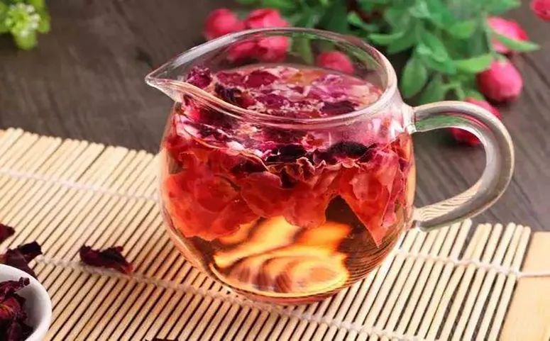 玫瑰花茶的功效与作用,玫瑰花茶和什么搭配祛斑美白_腾讯新闻
