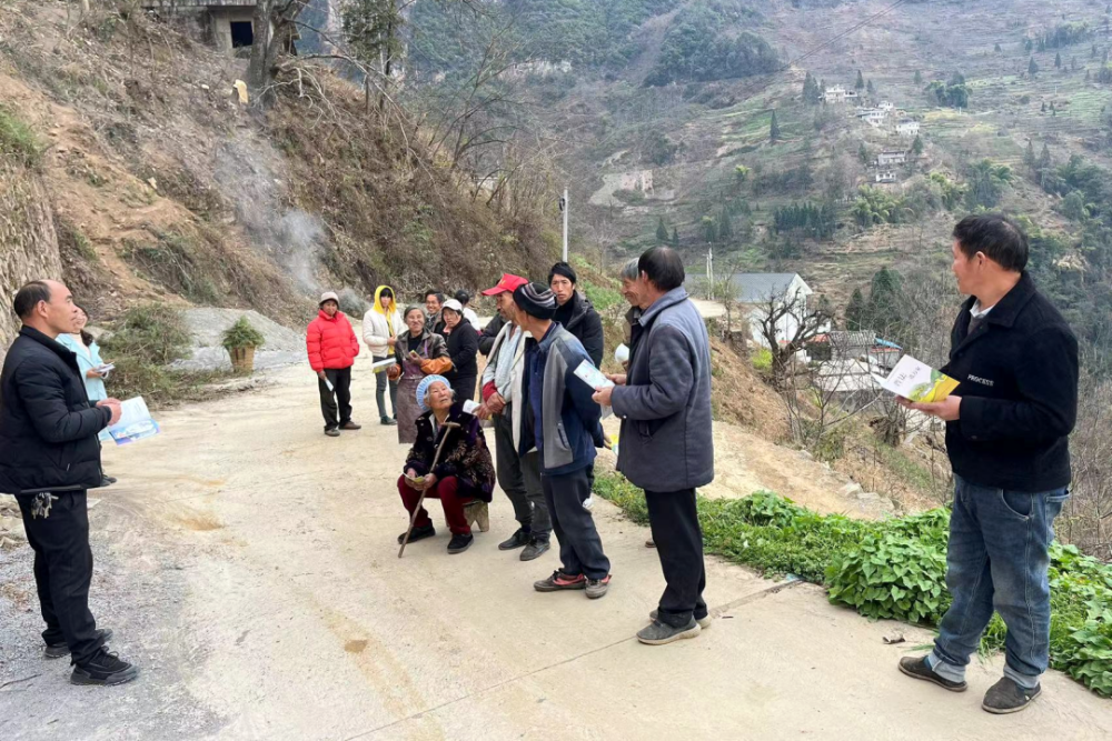 近段时间,鲁甸县乐红镇积极开展普法强基补短板行动,组织全镇干部职工