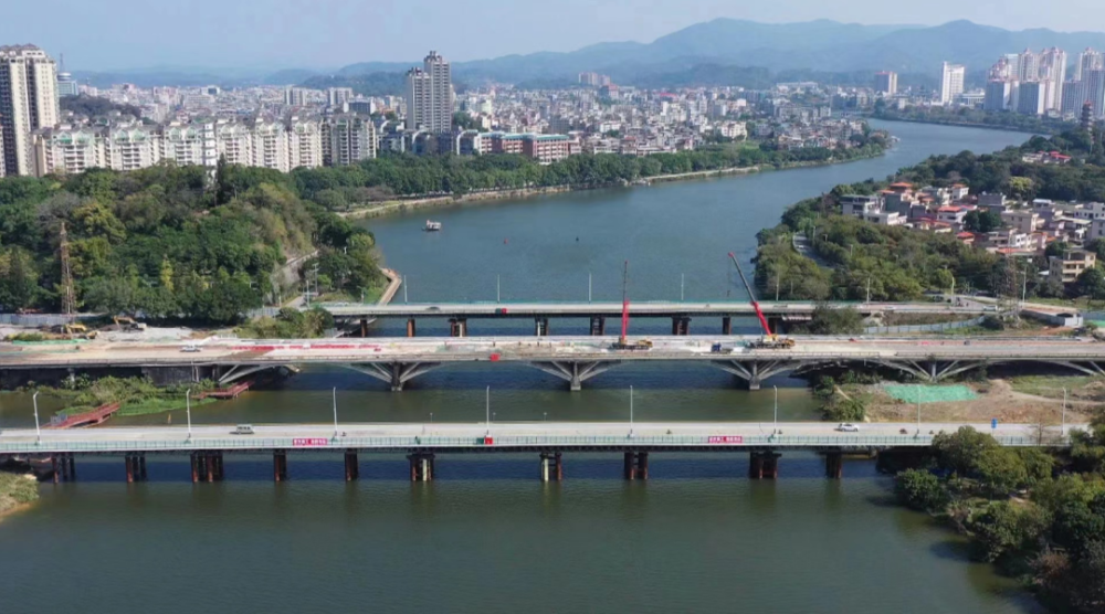 "广汕路北绕线工程建成之前,增江街,荔城街只有雁塔桥,人民桥,增城