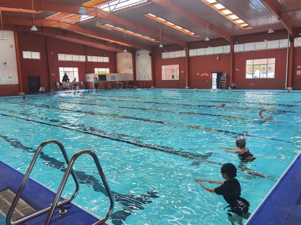 市体育中心室内恒温游泳馆对外开放_腾讯新闻