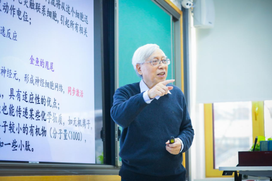 北大老教授上讲台!_腾讯新闻