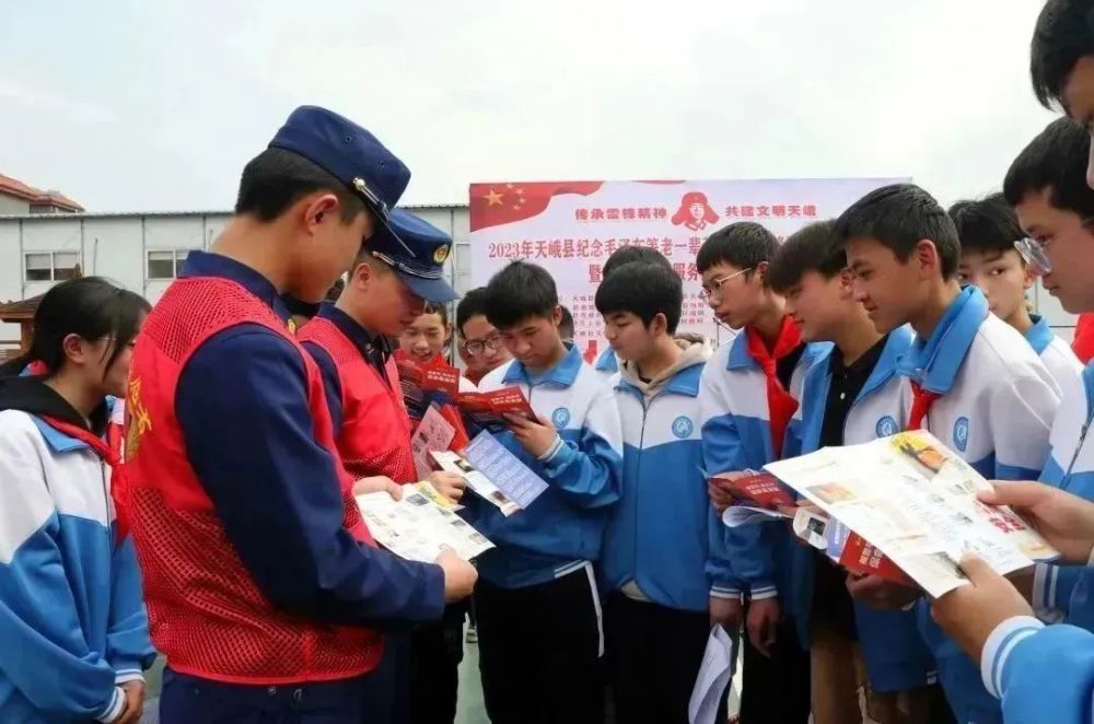 学雷锋 在行动｜天峨开展学雷锋志愿服务月集中示范活动 腾讯新闻