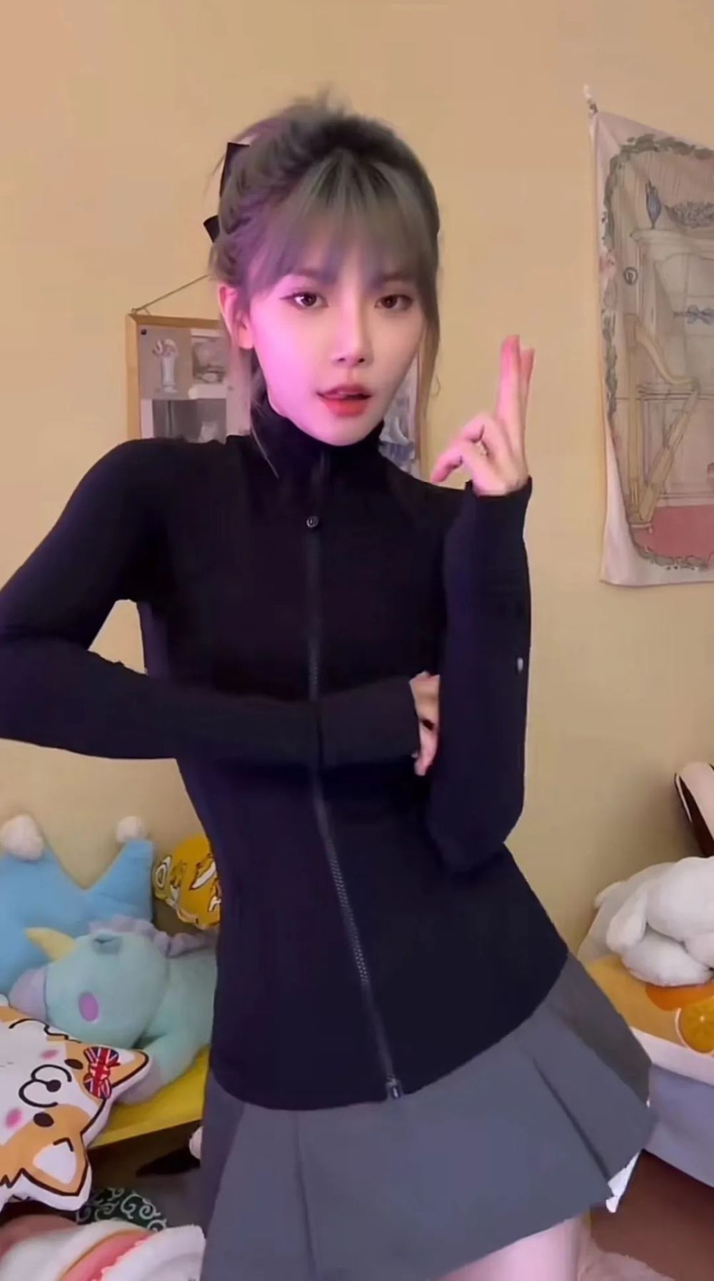 周淑怡深受换脸困扰,如今开启擦边流量密码,扬言以后天天发!_腾讯新闻