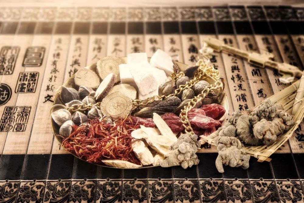 方中以桃红四物汤活血化瘀而养血,防纯化瘀之伤正;柴胡,枳壳疏肝理气