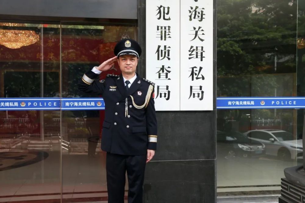 得力√东兴这名"优秀缉私警察"坚守初心担使命,忠诚尽责守国门!