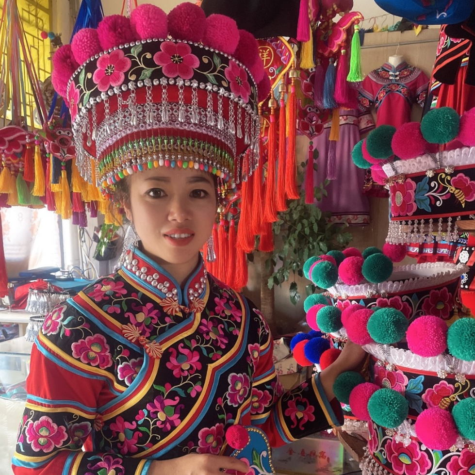 淡雅的气韵……今年,身着彝族服饰,全国人大代表,来自云南省楚雄彝族