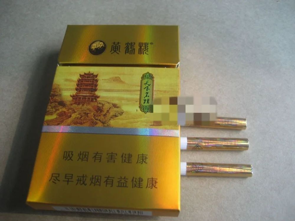 這款菸嘴是金黃色的,看著也覺得挺高檔的,煙味比較清淡,所以也是非常