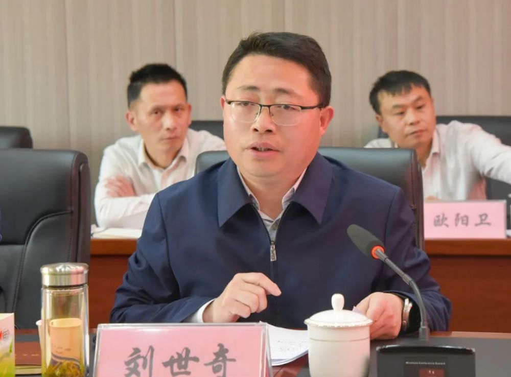 县长刘世奇在县融媒体中心调研