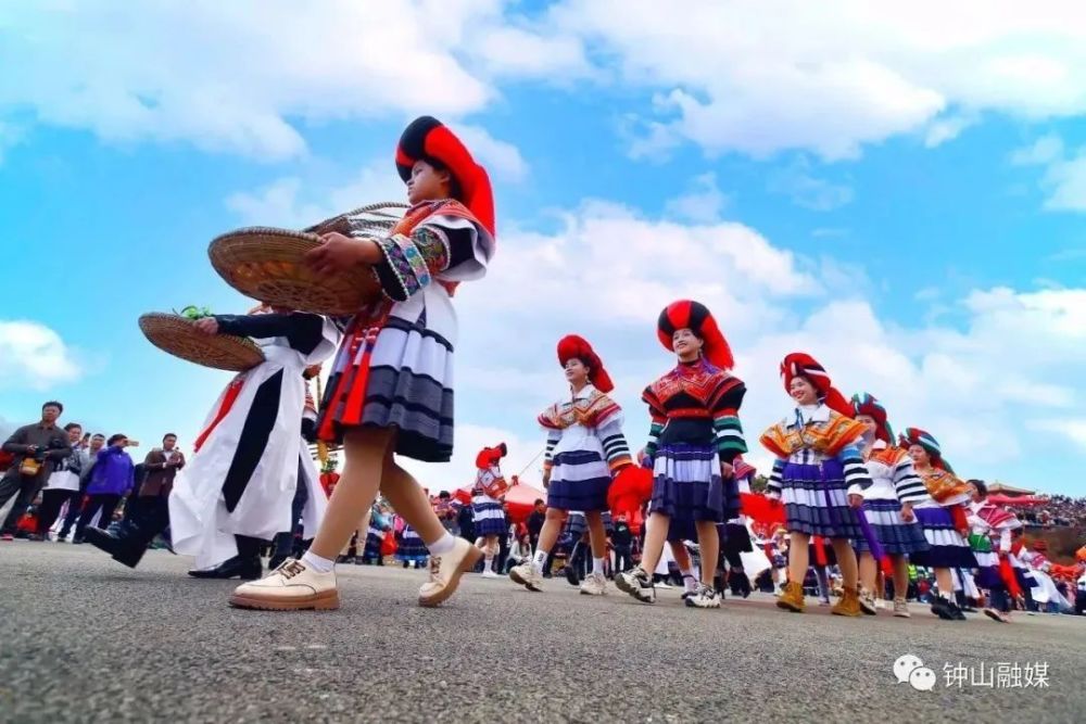 镜头里的钟山|芦笙悠扬 南开苗族跳花节精彩瞬间_腾讯新闻