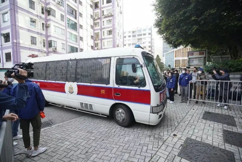 會先被押往香港天水圍警署,稍後再轉交西九龍總區重案組人員接手