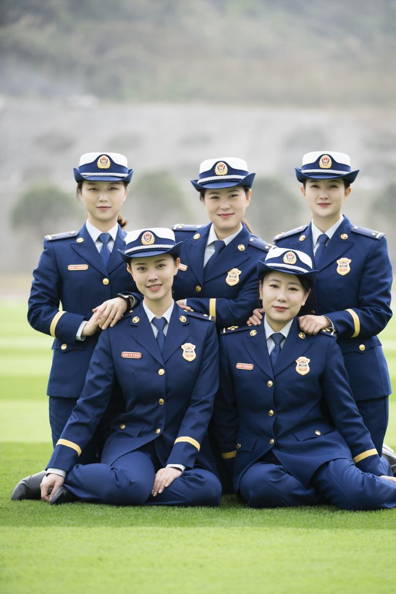 妇女节丨巾帼"火焰蓝" ,铿锵绽芳华_腾讯新闻