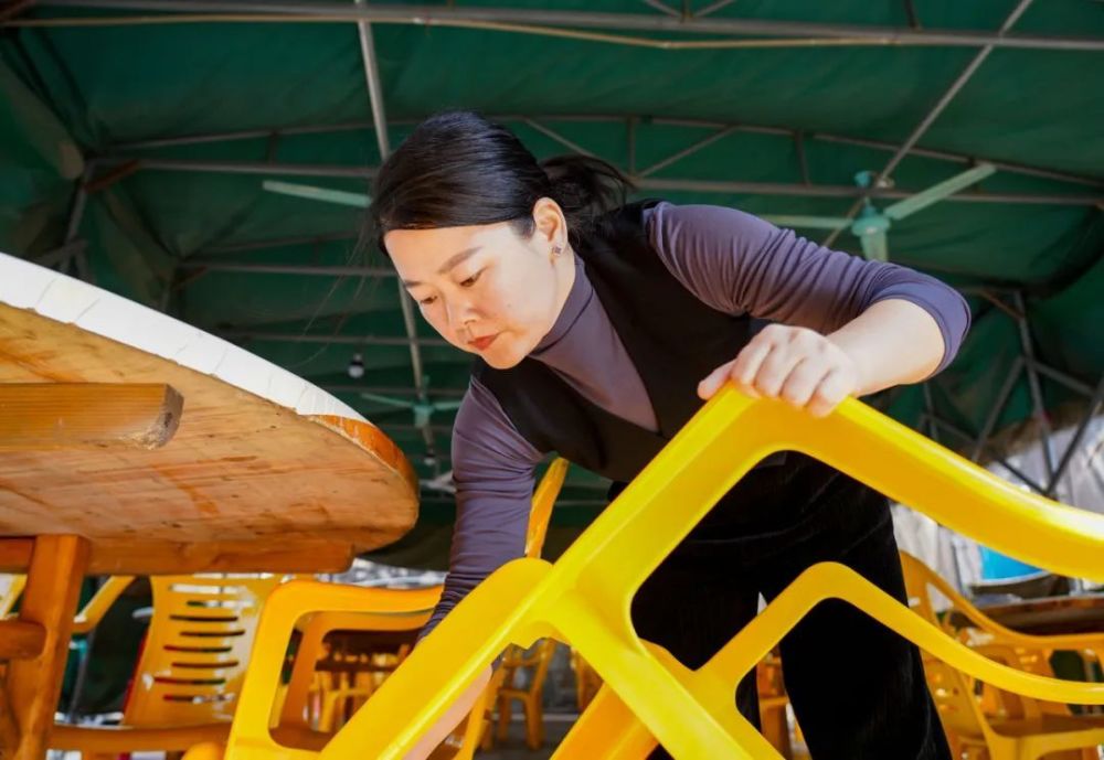 闯荡深圳18年,昔日打工妹今朝开饭店当老板_腾讯新闻