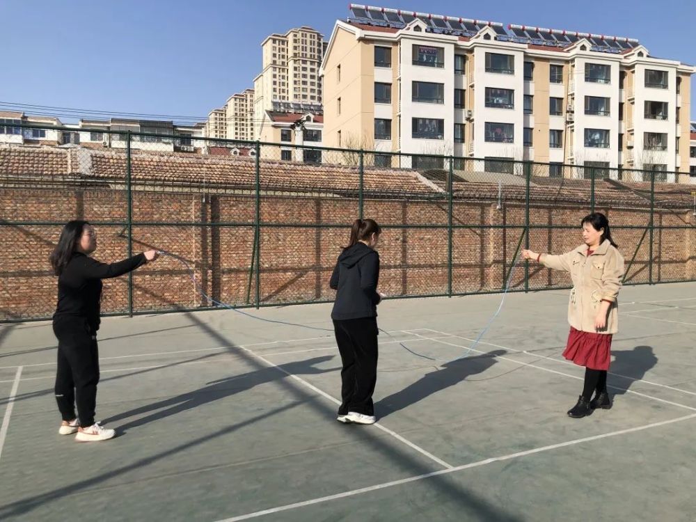 趣味活动迎"三八"-静海七中举办教师趣味健身活动_腾讯新闻