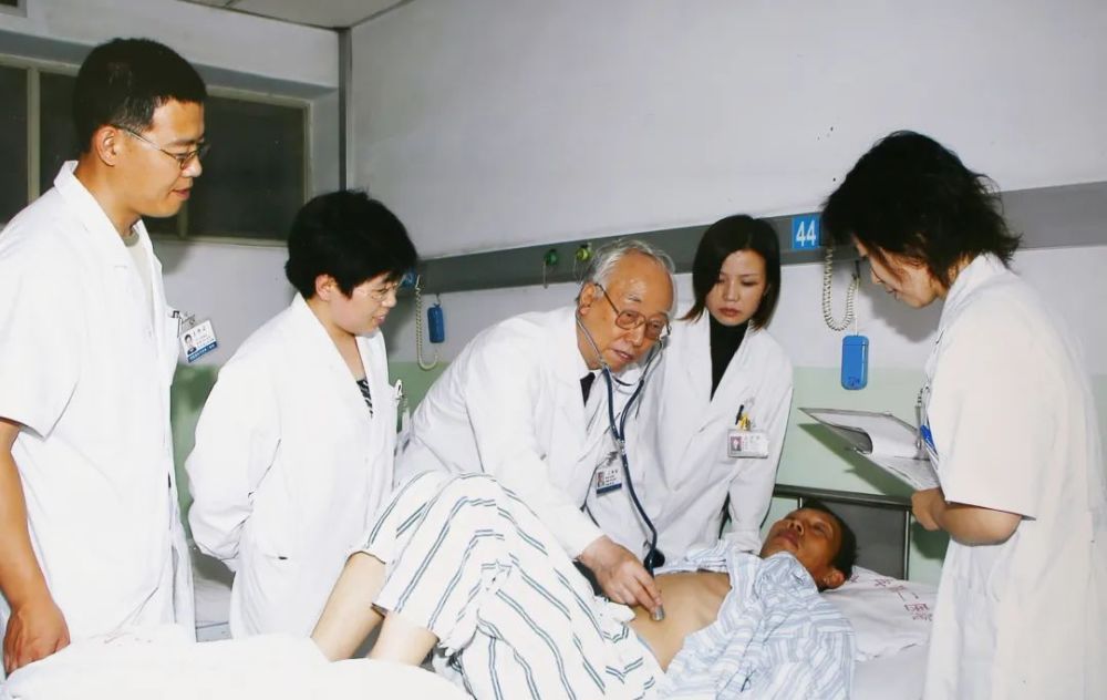 第四届国医大师姚希贤:衷中笃西攻肝胃两病_腾讯新闻