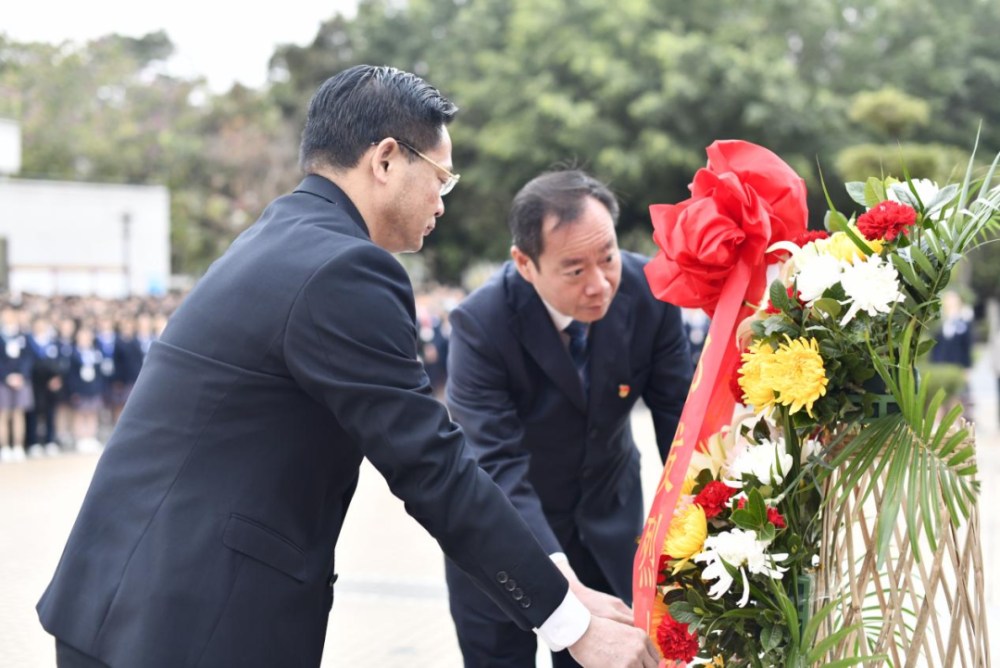 邓发中学图片