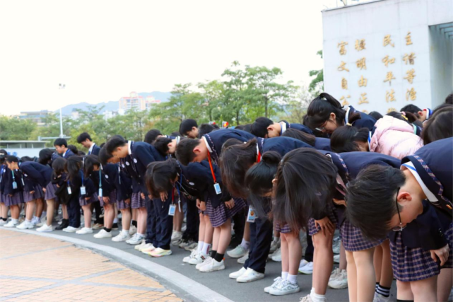 缅怀先烈事迹 弘扬邓发精神——邓发纪念中学隆重举行纪念邓发烈士诞辰117周年活动_腾讯新闻