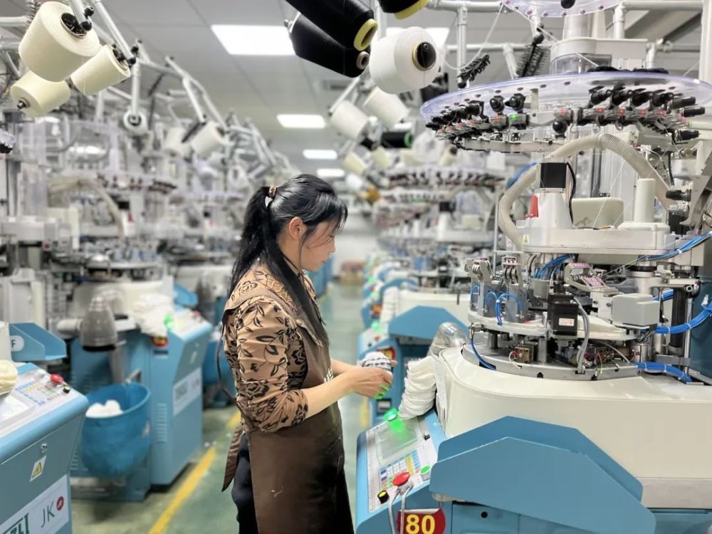 一个街道供应全球的袜子 实地探访诸暨袜业:大唐街道的生命力何来?