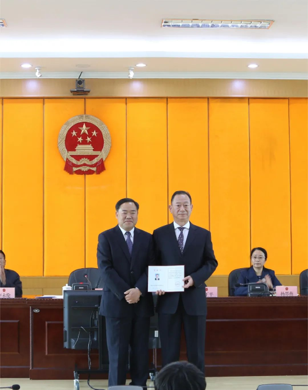 补选陈锐同志为保山市出席云南