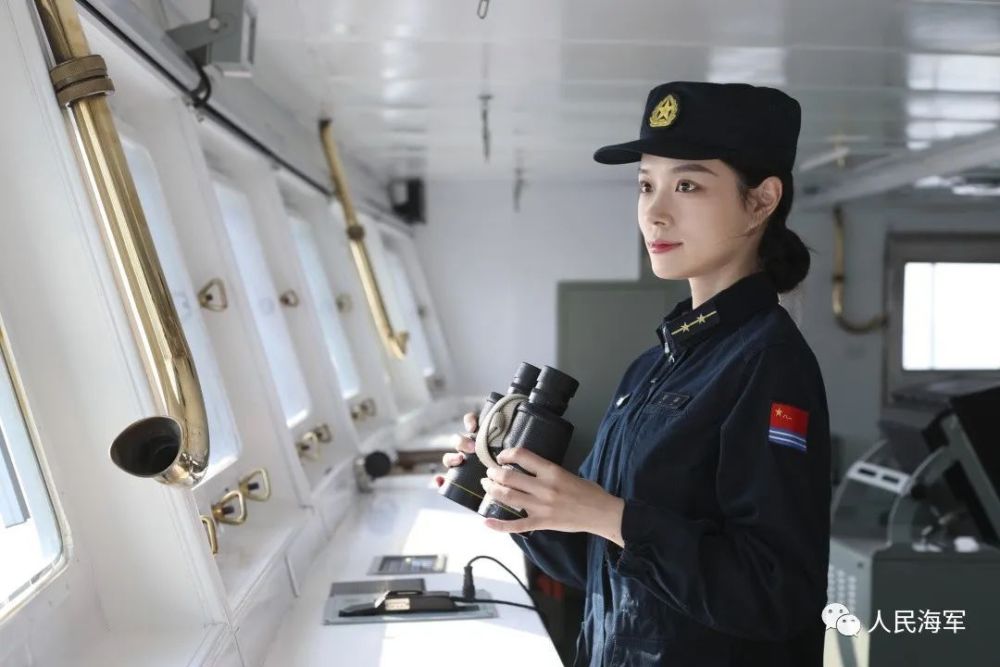 快来围观海军巾帼庆祝节日的笑脸图