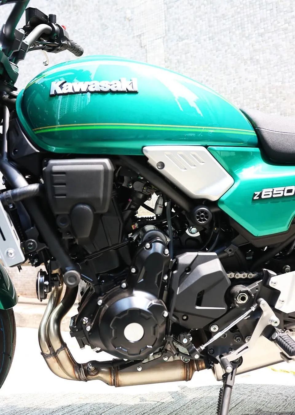 川崎发布2023款z650 rs,外观基本不变,动力有所调整_腾讯新闻