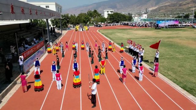 健康宾川青春飞扬宾川四中的体育艺术节够燃
