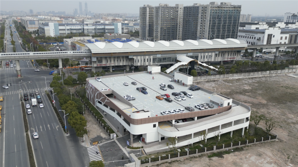 此次试运营的开市客浦东店共有三层,其中地上二层与地下一层为停车