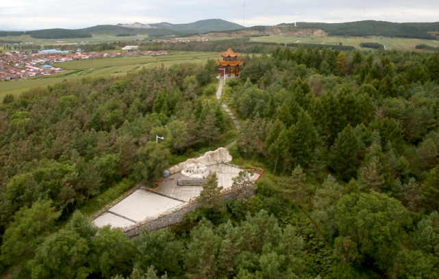 五虎山森林公園位於虎林鎮北郊,曾是虎林市青少年義務植樹基地,原有