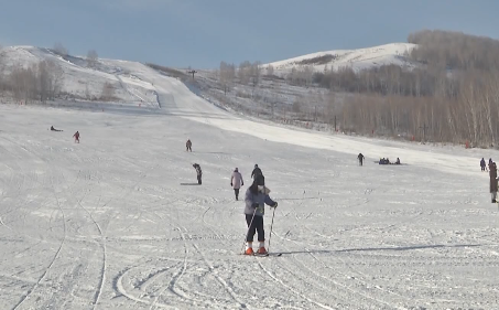 牙克石凤凰山滑雪场人工造雪延长雪季