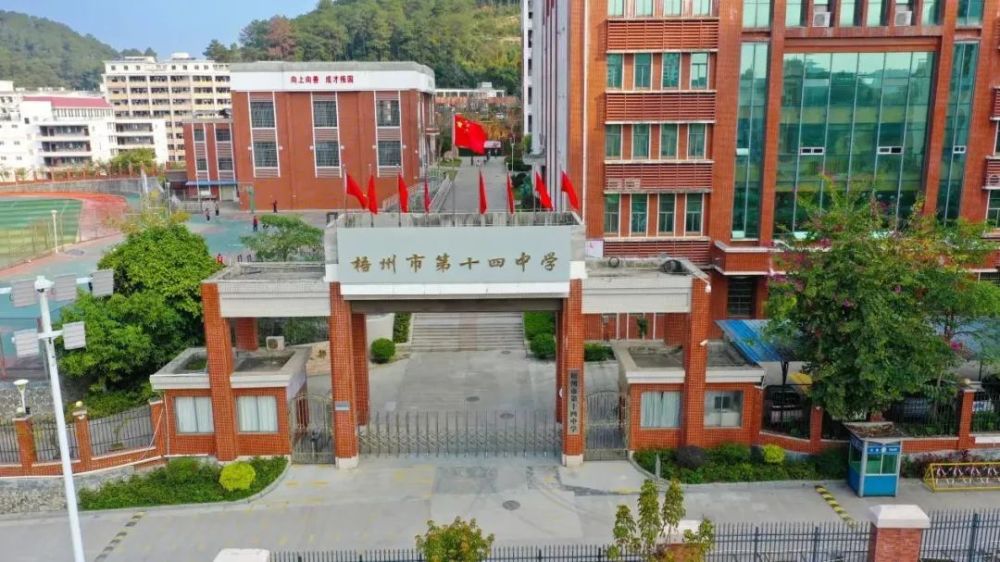 【多图】梧州各中学校门大盘点,你是否还记得那扇熟悉的大门?