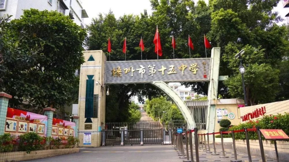 【多图】梧州各中学校门大盘点,你是否还记得那扇熟悉的大门?