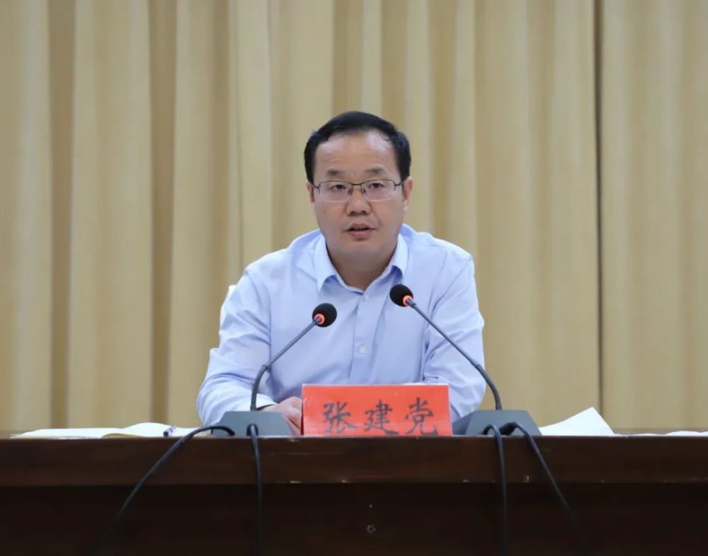 张建党指出,全国文明城市,是一个城市最有价值的金字招牌,是最具竞争