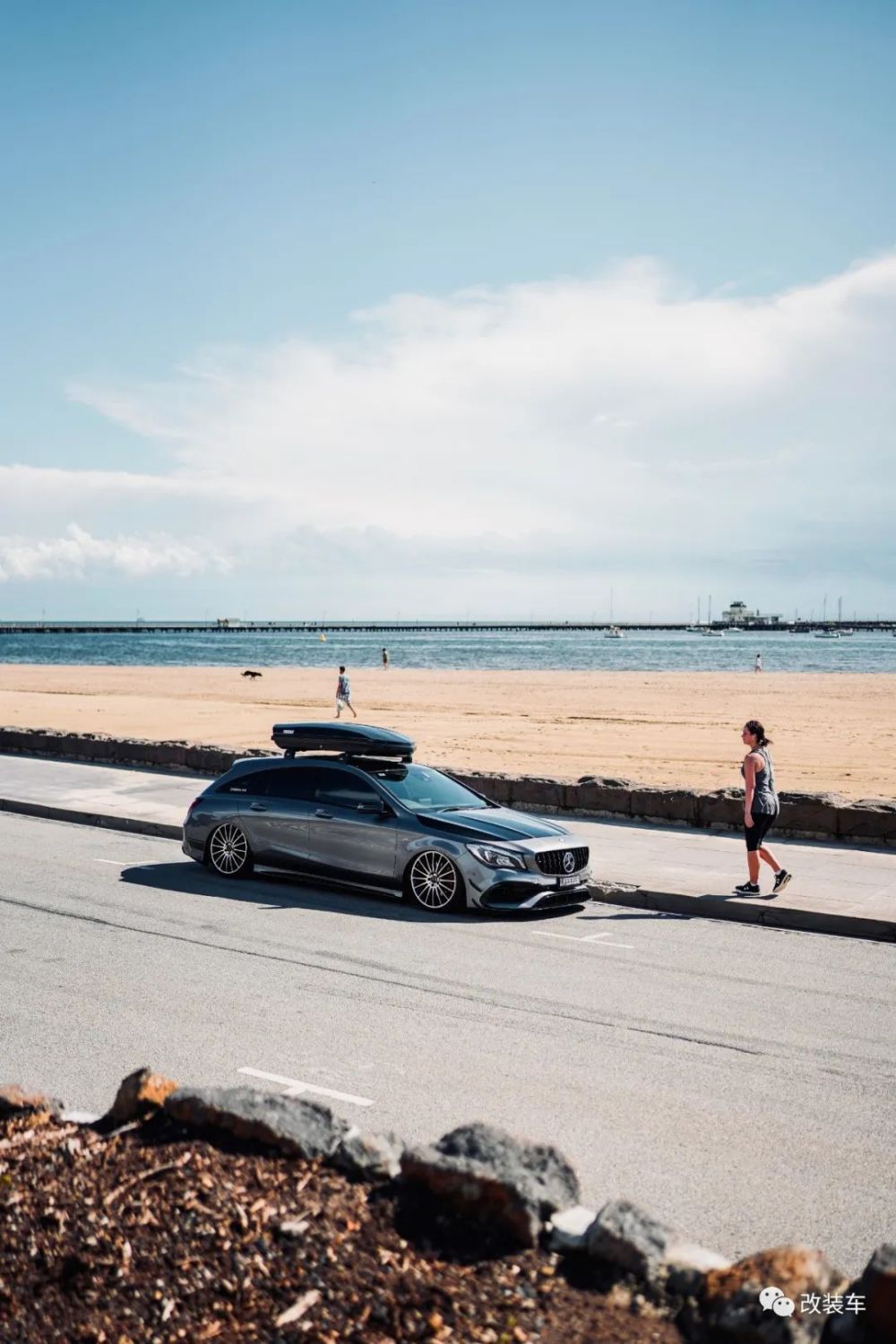 优雅的姿态风奔驰cla 250猎装版,变美不需要过多的修饰_腾讯新闻