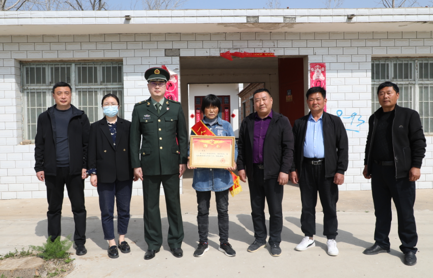 王公正2015年入伍,他在部队勇于吃苦,勤于训练,敢于超越,练就了一身