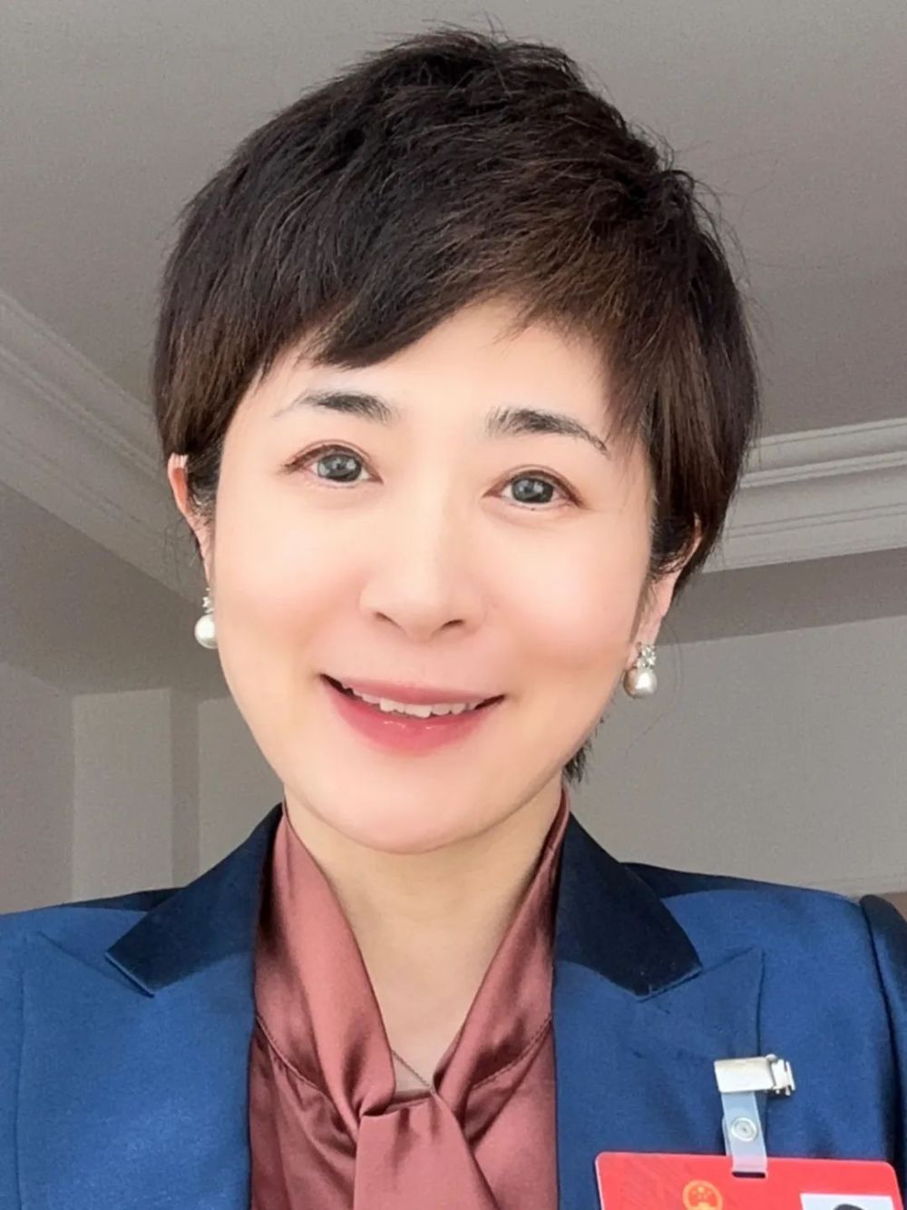 人大代表,辽宁广播电视台新闻中心党委委员,播音主持管理部主任管旭"