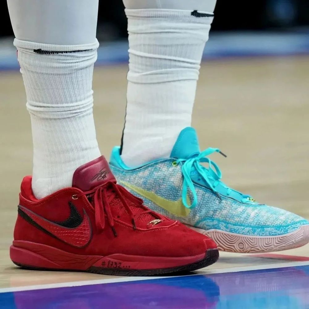 "奇葩混搭"lbj20 惊现赛场!_腾讯新闻