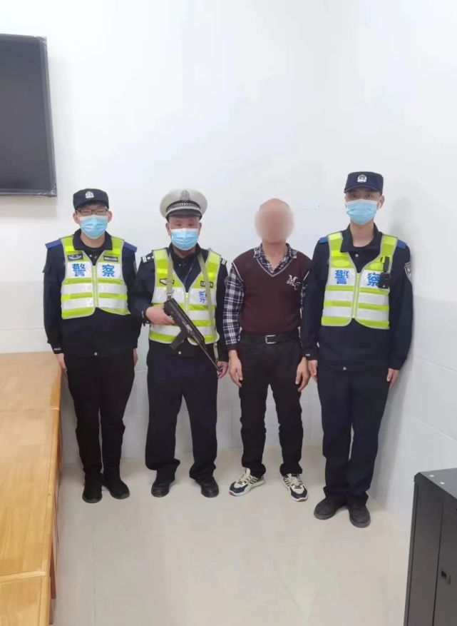 梅州一小車尾箱載300萬現金!駕乘人員被抓!_騰訊新聞