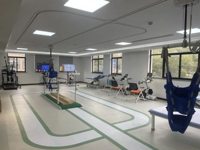 曾在康复机构进行康复训练,但效果不太理想