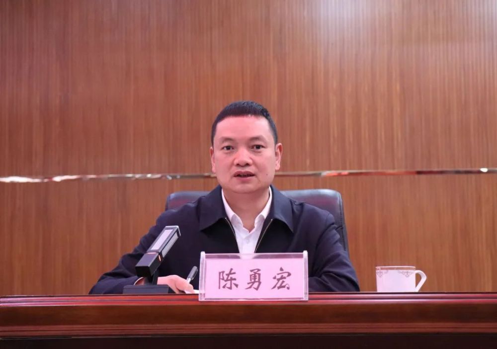 陈勇宏在红河县科级领导干部学习贯彻党的二十大精神专题研讨班开班式