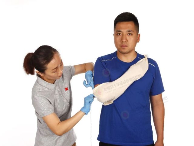 救在身边｜现场包扎技术之三角巾悬臂带_腾讯新闻