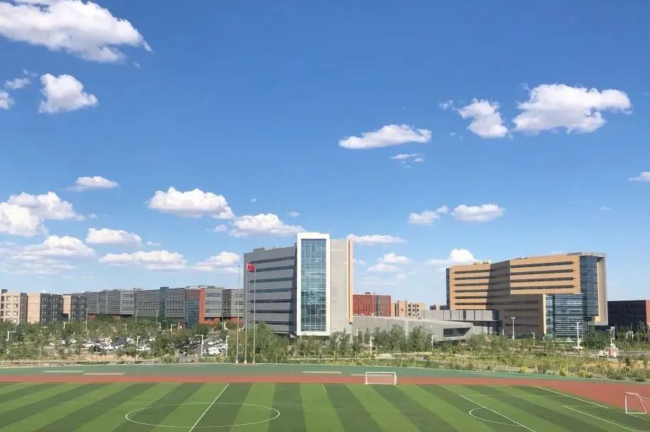 座谈会上,克拉玛依职业技术学院和中国石油大学(北京)克拉玛依校区就